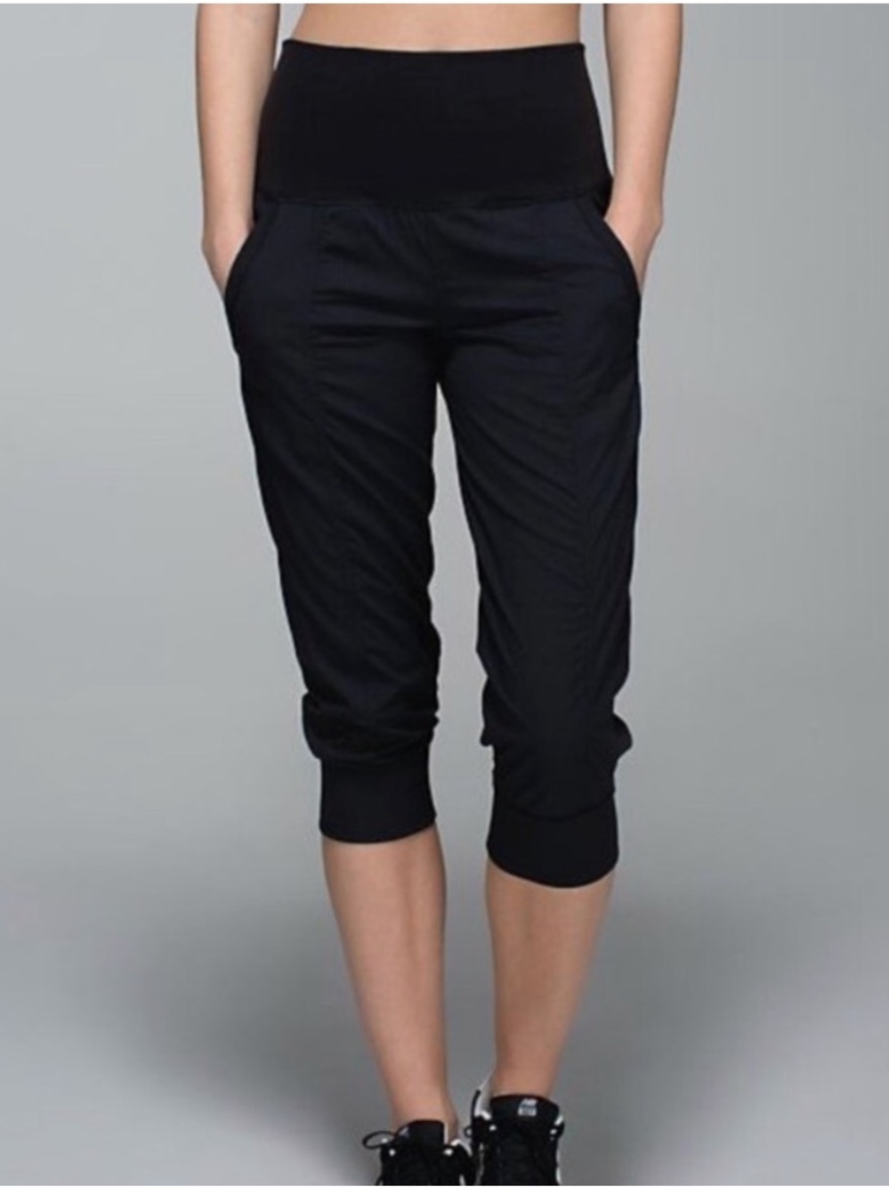Lululemon In Flux Crop Black Classic Size 8